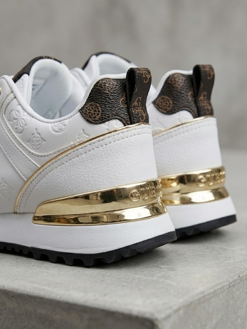 GUESS Kadlin White & Gold Logo Sneakers - Size 8.5M - NWOT